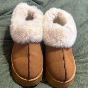 SHEIN Tan Faux Fur Lined Slippers